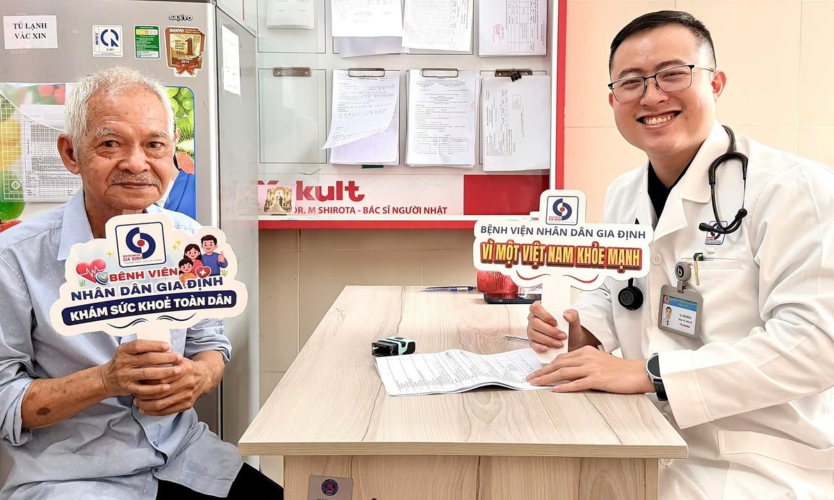 Bác sĩ bệnh viện lớn TP HCM về tận phường khám miễn phí cho dân